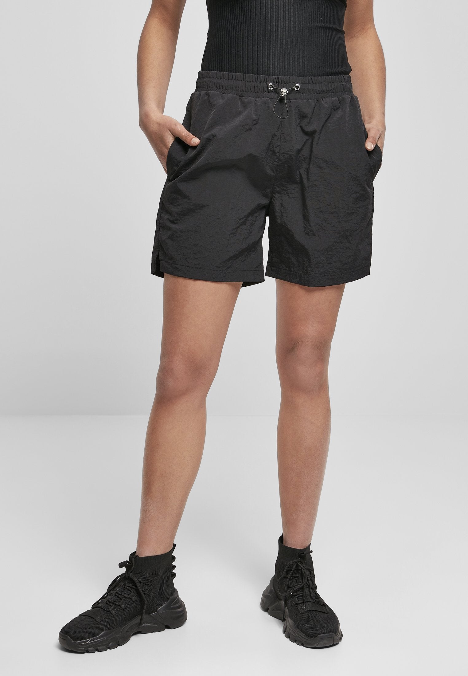Urban Classics Damen Crinkle Nylon Shorts in Schwarz-Street-& Sportswear Aurich - Shorts