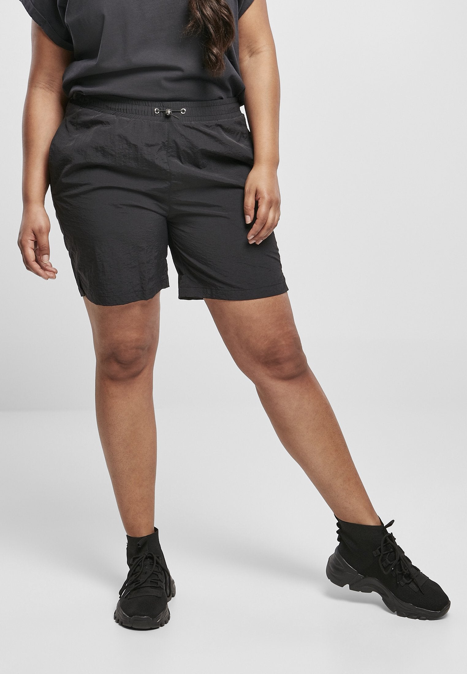 Urban Classics Damen Crinkle Nylon Shorts in Schwarz-Street-& Sportswear Aurich - Shorts